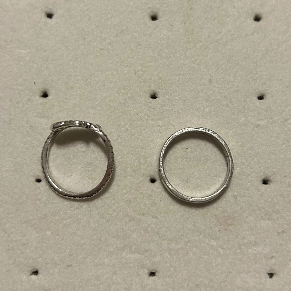 Två silvriga ringar  - 90