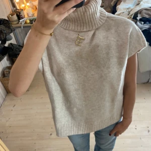 Stickad polo tröja❤️ - SUPER snygg!! Tryck gärna på köp nu❤️❤️