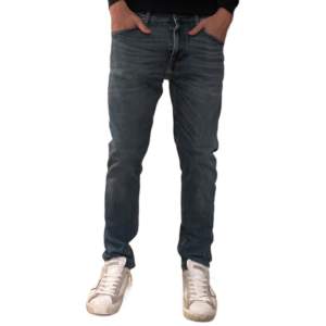 Tja, säljer dessa ljusblåa Tiger Of Sweden jeans i storlek 32/32. Dem är i otroligt bra skick, 9,5/10. Dem är nästan helt nya och as bra nu inför hösten/vintern. Hör av er vid fler frågor!😁