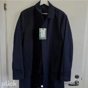 Helt ny - Nypris: 1699 :- .  Oanvänd, prislappen på.  Storlek 52 (L) 