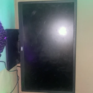 Säljer monitor 60hz - Säljer monitor 60hz funkar 