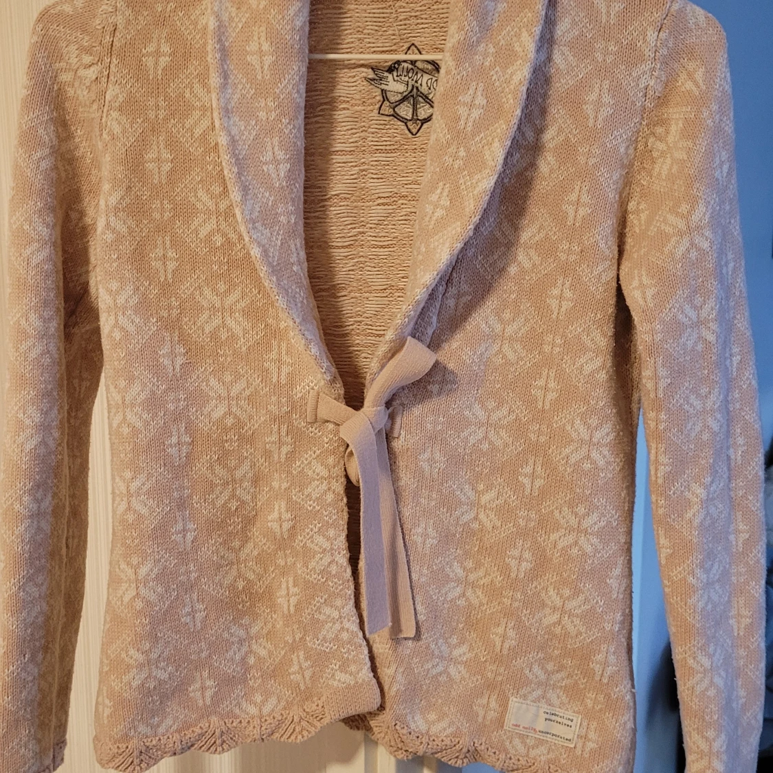 Beige stickad kofta från Odd Molly