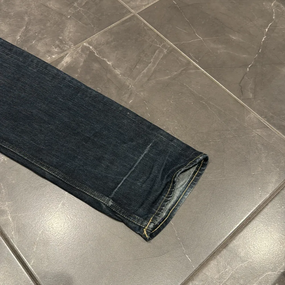 32/24 är måtten på dessa jeans, skicket är 7/10, skriv gärna frågor och funderingar . Jeans & Byxor.