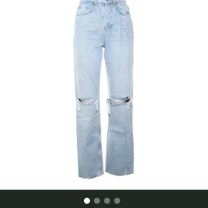 Ginna Tricot straight jeans - Byxor som jag köpte men inte har kommit till nån användning har inte använts så mycket heller ungefär 5 gångers användning, kommer sälja för 100kr