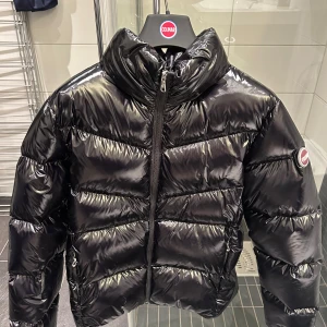 Colmar jacka - Tja! Säker nu denna snygga jacka då den ej används längre. Knappast använd skick 10/10. Kontakta gärna vid frågor pris ej hugget i sten.😁