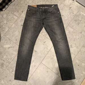 Dondup Jeans - Ny utan tags. Nypris över 4000kr säljer för endast 999kr. PRIS KAN DISKUTERAS