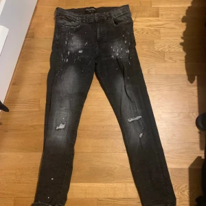 Jeans - Supply and demand jeans storlek 32 alltså medium