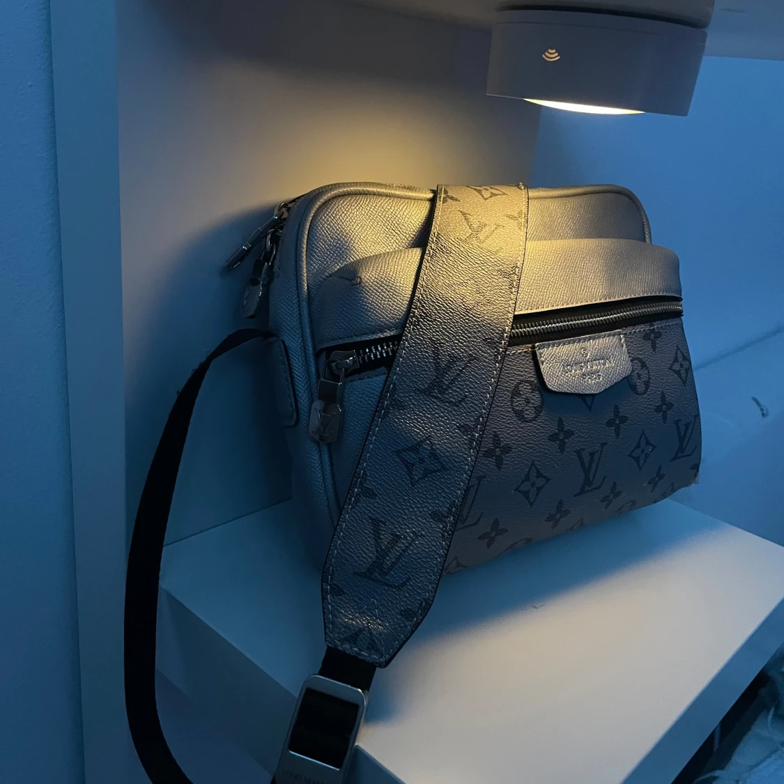 Grå axelväska med monogram - 90