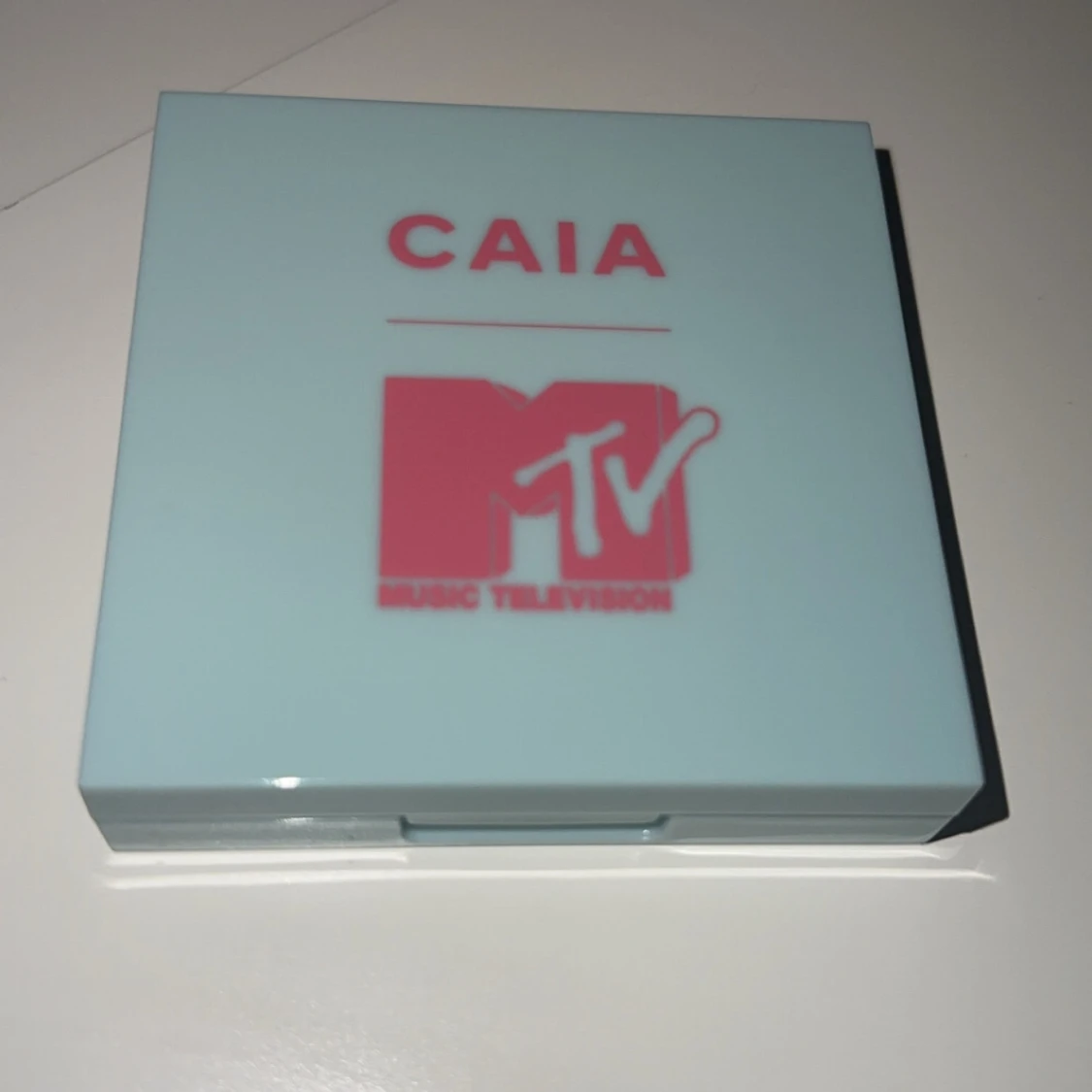 Highlighter från CAIA x MTV