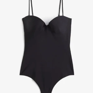 Hm body i svart - Säljer hm body i svart. Helt oanvänd i storlek 75a och säljer även en till oanvänd i storlek 80b. Och en använd som jag använt lite i storlek 75b. Hör gärna av dig om du är intresserad av någon av dom!❤️den är helt slutsåld!!