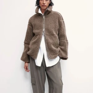 Pile jacka  - Säljer denna jätte fina Teddy jacka! Den är i st xs och är slutsåld . Andvänd fåtal gånger❣️