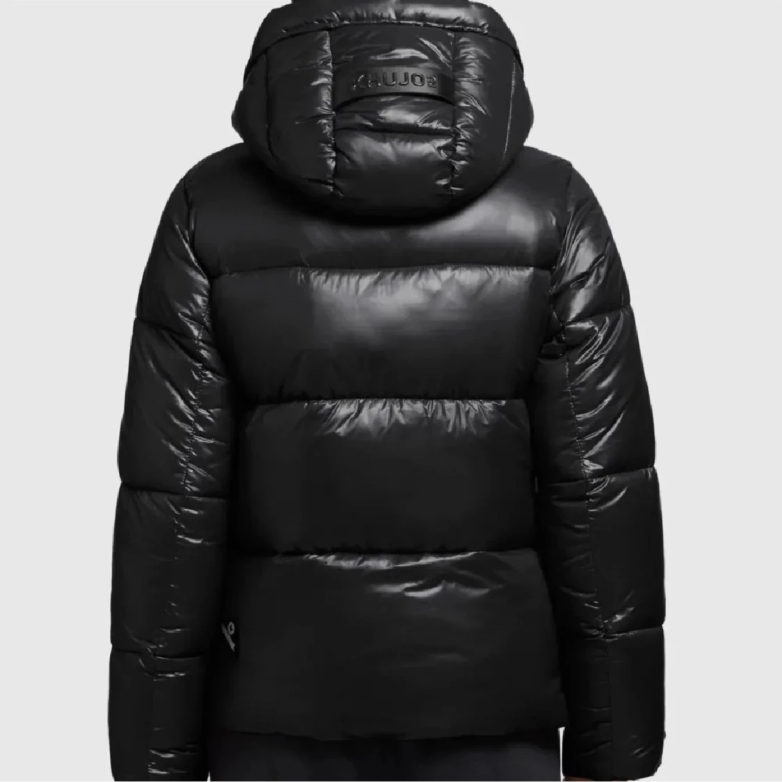 Svart pufferjacka från Khujo