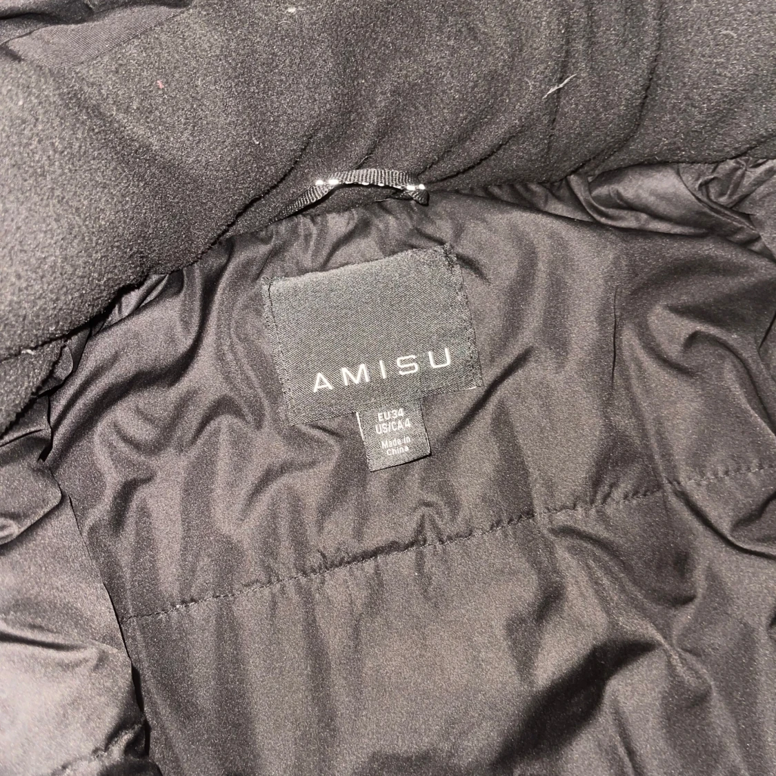 Svart dunjacka med fuskpäls - 93