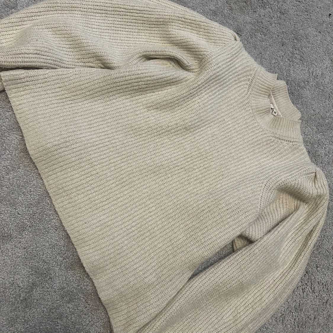 Beige stickad tröja från JDY