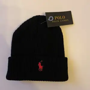 Ralph Lauren Mössa | Skick 10/10 ( Helt ny) | Onesize | Vårt pris: 399 kr) | Skickas spårbart med postnord | Hör Av er vid frågor eller funderingar!