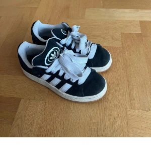 Svarta Adidas campus  - Mycke bra skick
