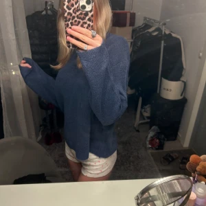 Blå stickad tröja - Super mjuk blå stickad tröja från lager157, helt oanvänd med prislapp kvar🫶🏼💓