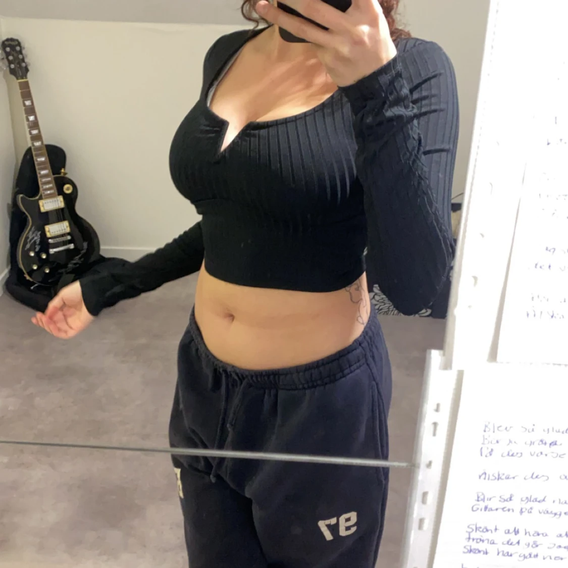 Svart ribbad croppad topp