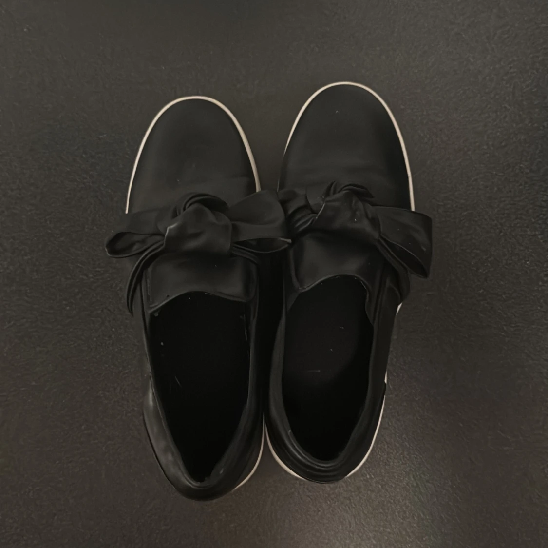 Svarta sneakers med rosett - 91