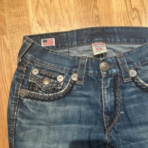 True religion - Storlek 31. Ett par riktigt najs true religion jeans. Tyvärr har etiketten på baksidan gått av. 