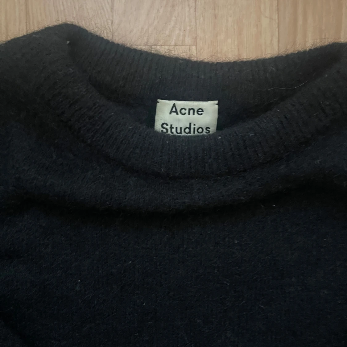 Svart ull från Acne Studios