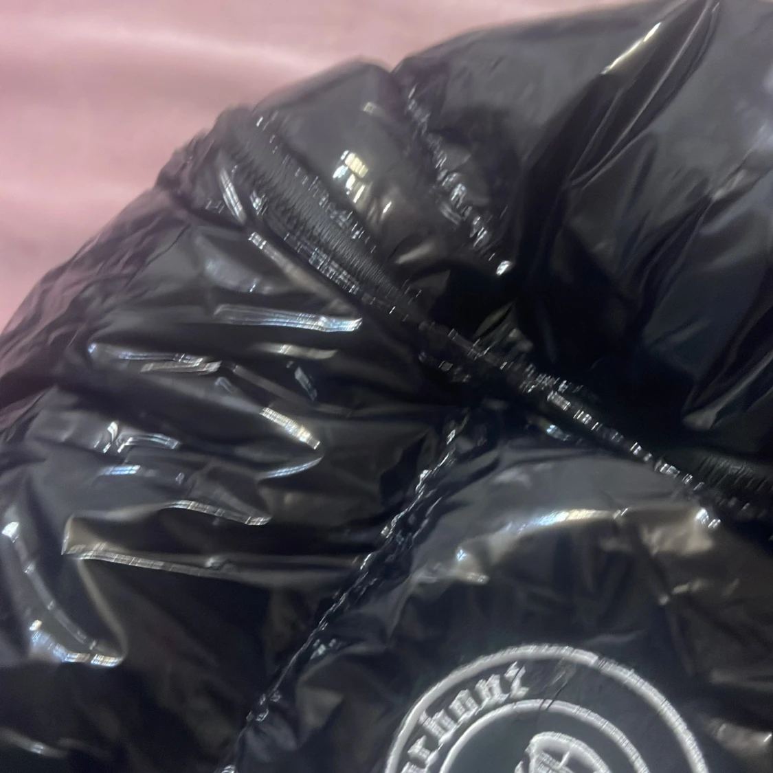 Svart glansig pufferjacka - 91