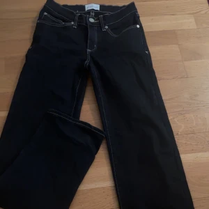 Abrand jeans  - 99 Low straight jeans, storlek w23, jag är en xxs och dessa passar perfekt, använda en gång. Säljer för att dessa är för långa för mig.  Köpta för 999 säljer för 500 