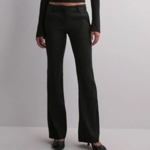 Lågmidjade byxor  - Så snygga Lågmidjade linne byxor. Använd 1-2 ggr så inprencip nya❤️