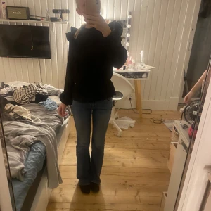 Svart buls - En gullig svart blus i bra skick