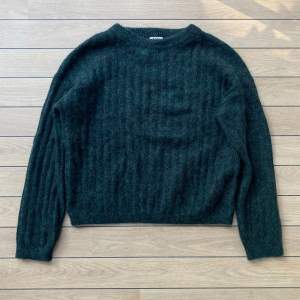 Such a cool piece from Acne Studios in a soft mohair/wool blend. Cozy knit in a amazing green/turquoise color. It has been used but is still in overall great  condition. Tag is a bit yellow. Tagged XS, fits S-M. Boxy & wide. For reference I’m 180c