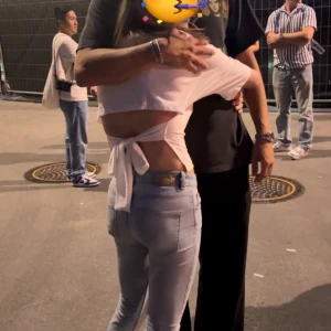 Knyt topp - Säljer denna fina vita topp från Nelly som är slut. Den är använd ett par gånger men inget som syns! Säljer den då jag behöver pengarna🥳❤️