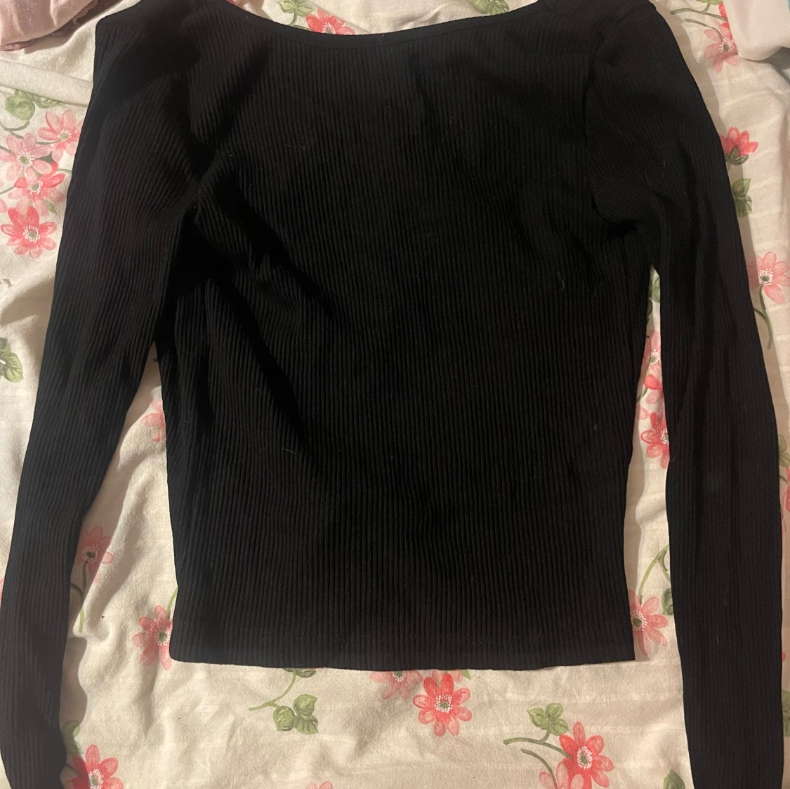 Långärmad tröja med öppen rygg - 90