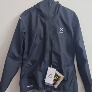Haglöfs jacka - Nyskick,aldrig använd,prislappen finns på