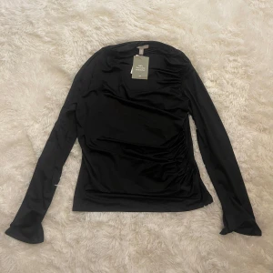 Tröja  - Svart tröja Aldrig använd Storlek L