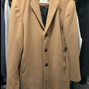 Beige Rock strl 48 - Säljer en mycket fin rock i färgen beige. Storlek 48