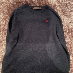 Morris merinoull🔥🔥🔥💯 - En skön och stilren tröja som är perfekt nu till hösten och vinter🥶. Pris kan diskuteras vid snabb affär. Vid frågor kontakta mig 😁sitter som xs  