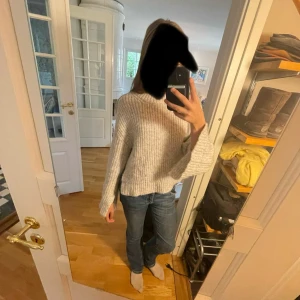Stickad tröja Gina tricot - Jätte snygg grå Gina tricot tröja. Den är stickad och är inte mycket använd. Den är i storleken xxs. 