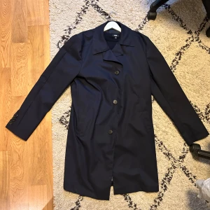 Cavaliere rock  - Säljer denna snygga cavaliere rocken då jag inte använder samt användt den sen jag köpte de. Den är i 10/10 i kvalite samt att den använts max fem gånger så varan är som ny. Pris kan diskuteras! Hör av dig vid frågor och funderingar