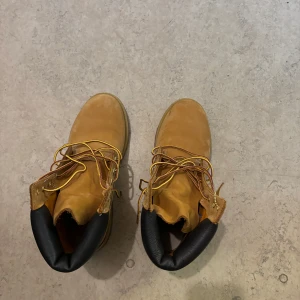 Timberland storlek 40 - Nya Timberland storlek 40. Använda 1-2 gånger, säljer pga för liten storlek. 
