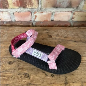 Urban beachwear 🌸 - Wave sandals🌸 Urban beachwear Size 37 Brand new