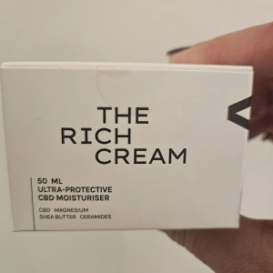 Mantle The Rich Cream - Helt ny, jag har råkat beställa en för mycket. Kostar 750kr annars.