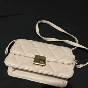 Handväska  - Handväska från glitter inga defekter💓