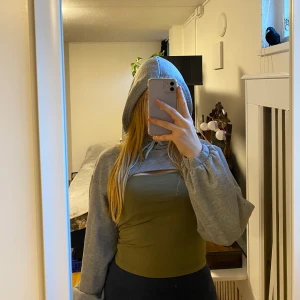 Croppad hoodie, m - Perfekt för träning 