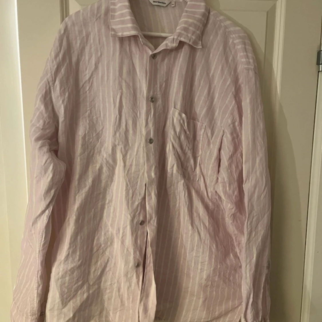 Rosa och vit randig skjorta från Marimekko