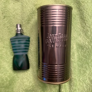 Reserverad för byte! - Säljer en JPG Le Malé EDT. Den är helt oanvänd och orginalbox medföljer. Nypris cirka 800kr. Priset kan diskuteras! 