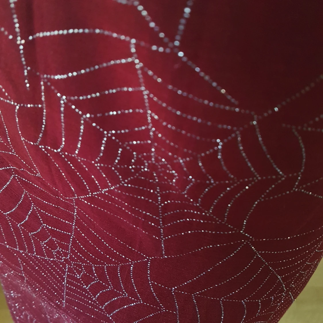 Klänning med glittriga spindelnät - 91