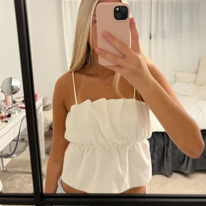 Zara topp - Jätte snyggt linne från Zara, nästan helt oanvänt! Köpte för ungefär 379 🩷🩷🩷