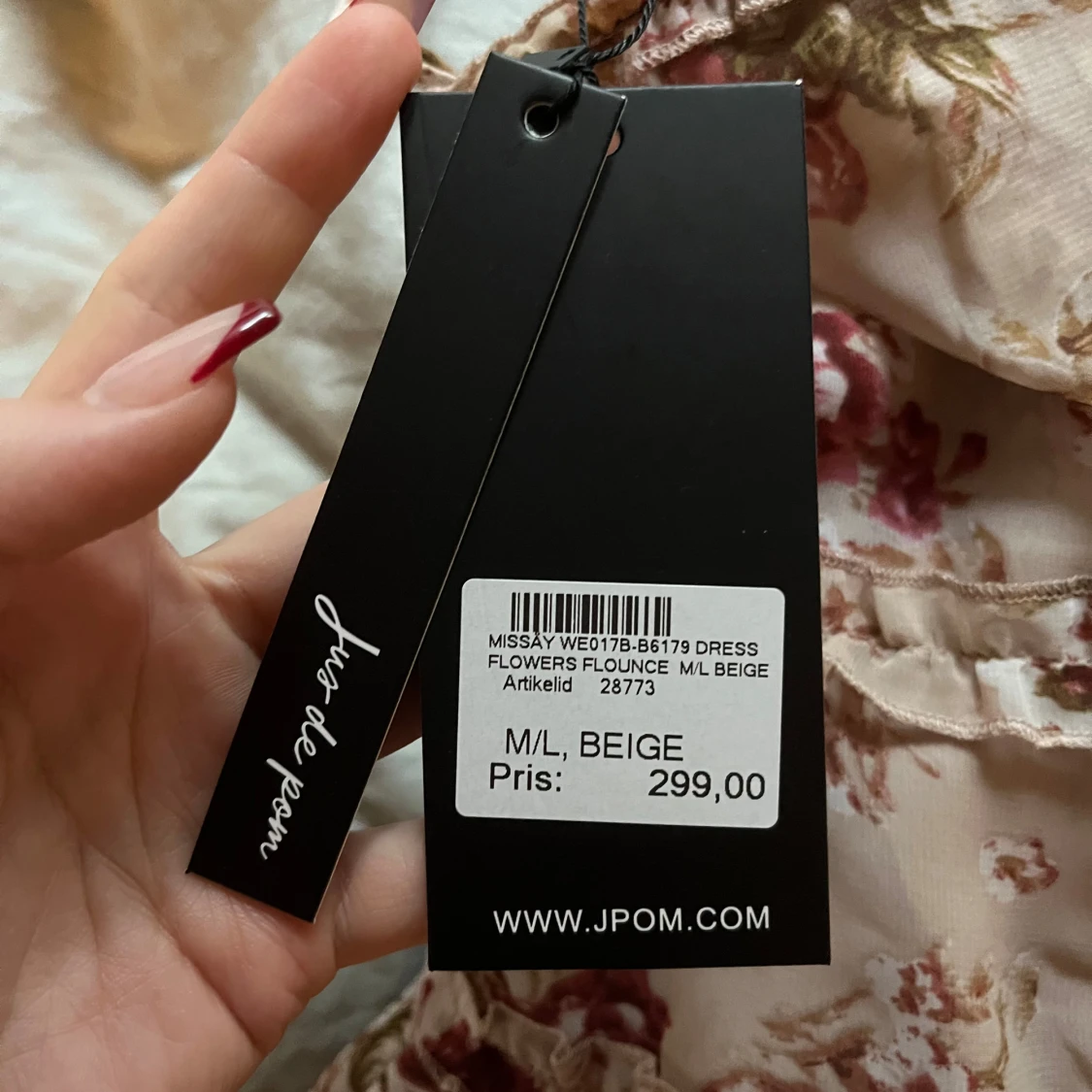 Blommig klänning från missäy - 3