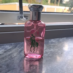 Ralph lauren parfym - Säljer pga andänder men inte Lite mer äm hälften kvar Pris kan diskuteras