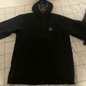 Haglöfs Jacka - Hej! Nu säljer jag min i princip helt nya samt knappt använda Haglöfs jacka. Storlek XL. Nypris: 2000. Priset kan diskuteras vid snabb affär. Kan både frakta och mötas 